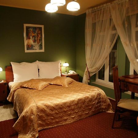 Hotel Atrium Nowy Tomyśl エクステリア 写真