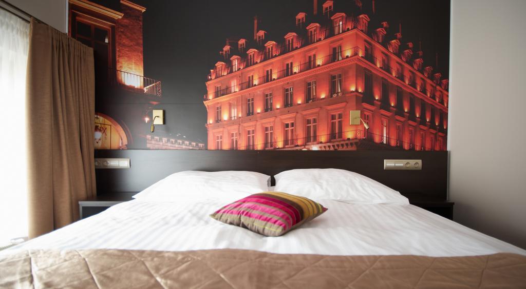 Hotel Atrium Nowy Tomyśl エクステリア 写真