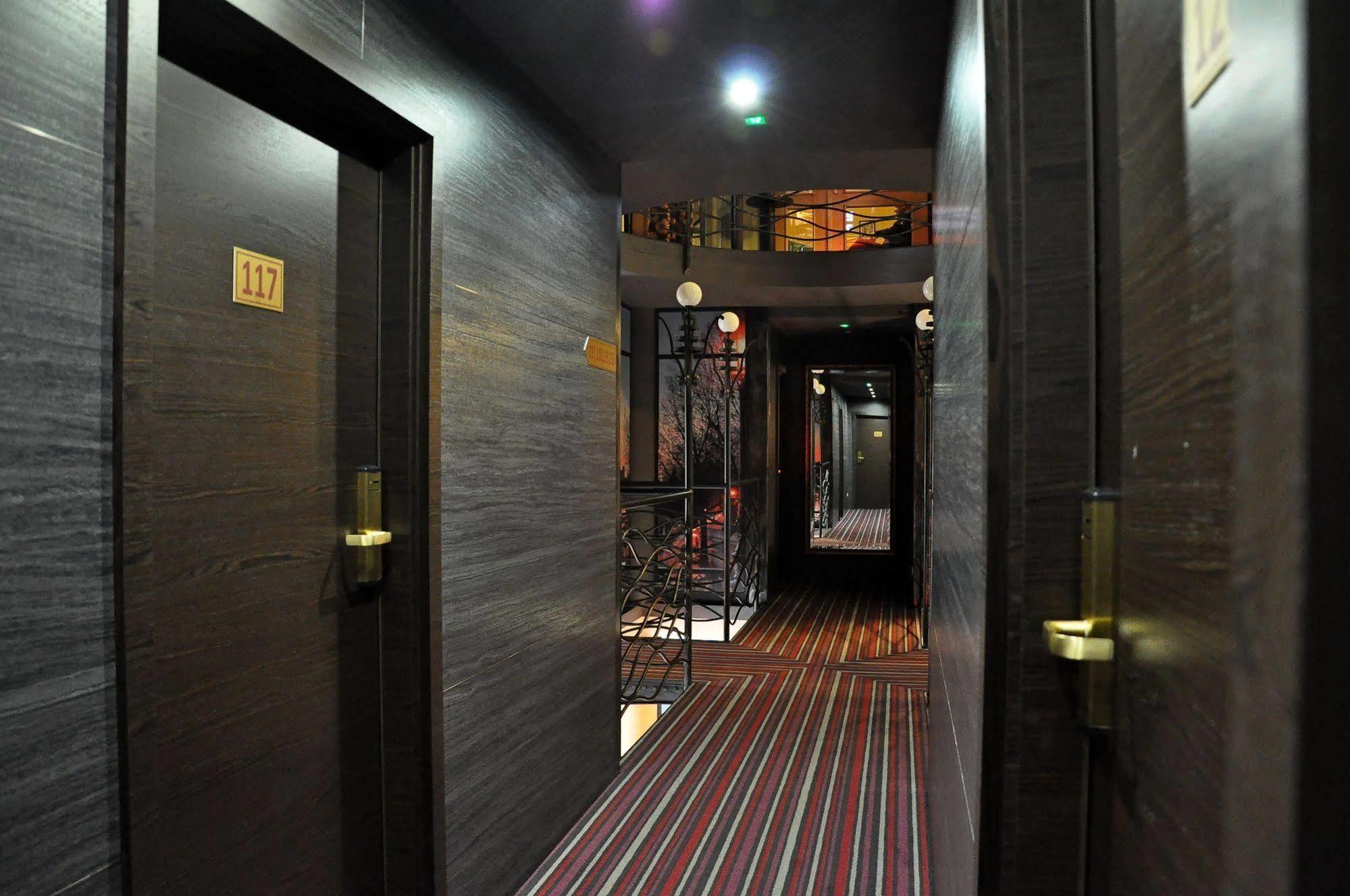 Hotel Atrium Nowy Tomyśl エクステリア 写真