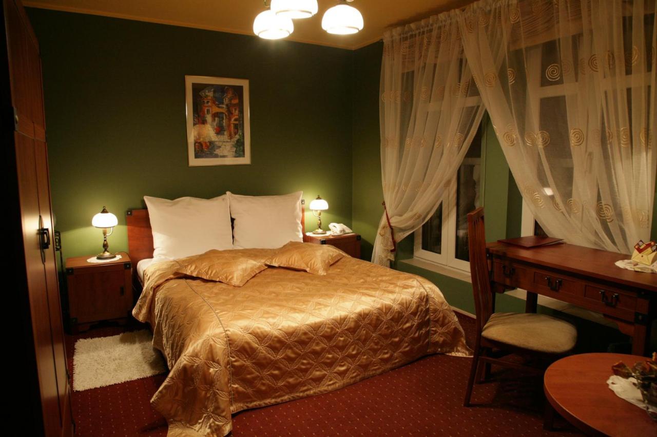 Hotel Atrium Nowy Tomyśl エクステリア 写真
